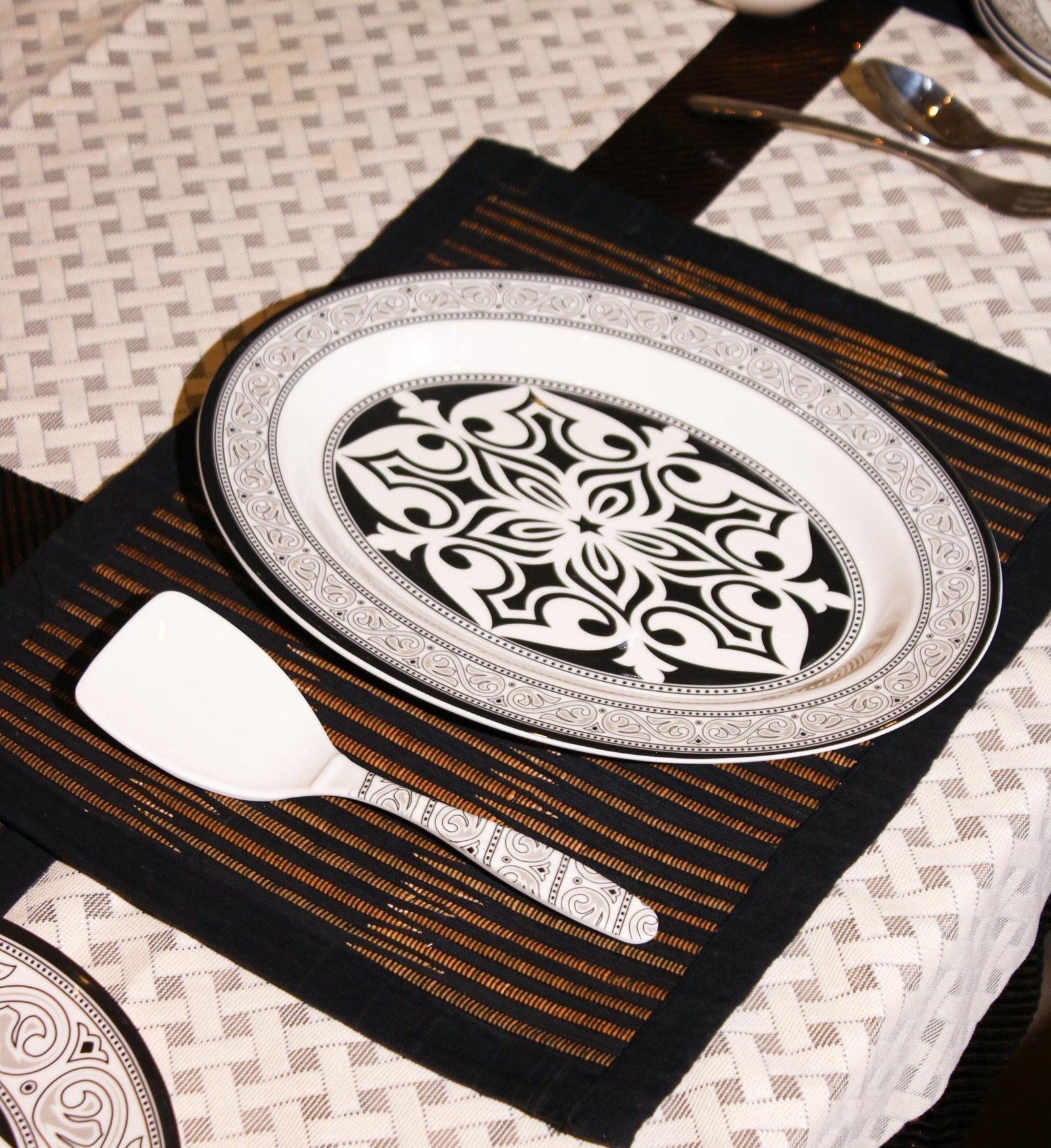 Gothic Grace Dinner Set